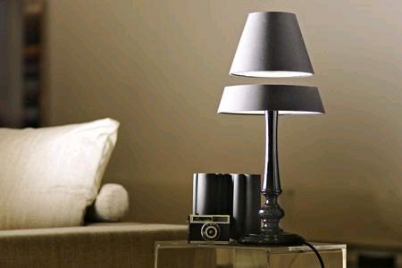 Декоративні настільні лампи: багатогранність використання одного предмета